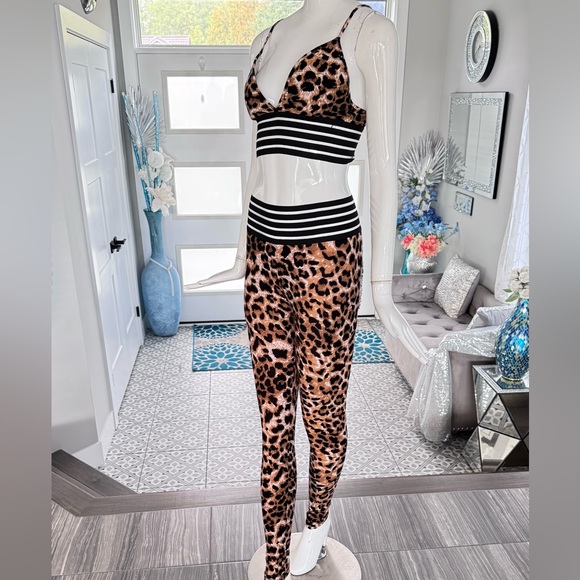 New 🖤💛 Elegant Black and Gold Polka Dot Long Sleeve Mini Dress - Picture 16 of 17